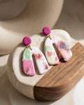 Pendientes Kaiora Bloom de arco con estampado floral rosa y fucsia
