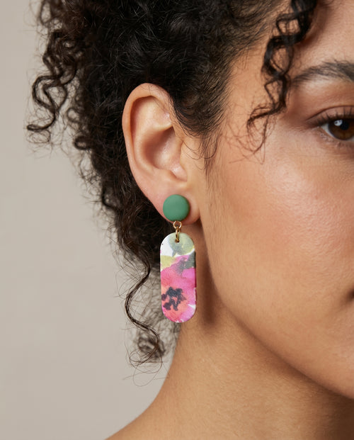 Pendientes Soft Garden Kaiora de acero inoxidable con estampado floral acuarela rosas y verdes