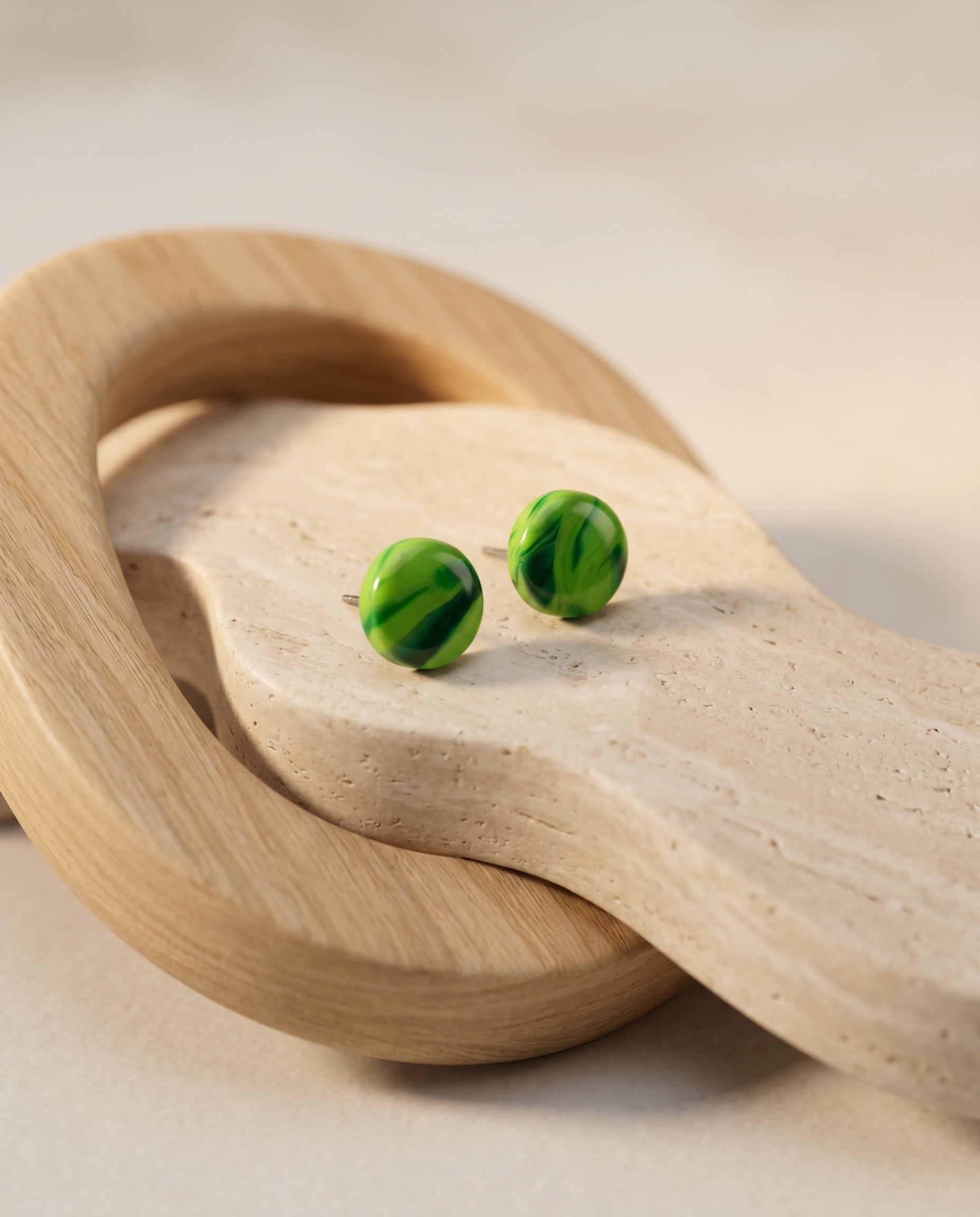 Pendientes Selva Esmeralda verdes de acero inoxidable Kaiora