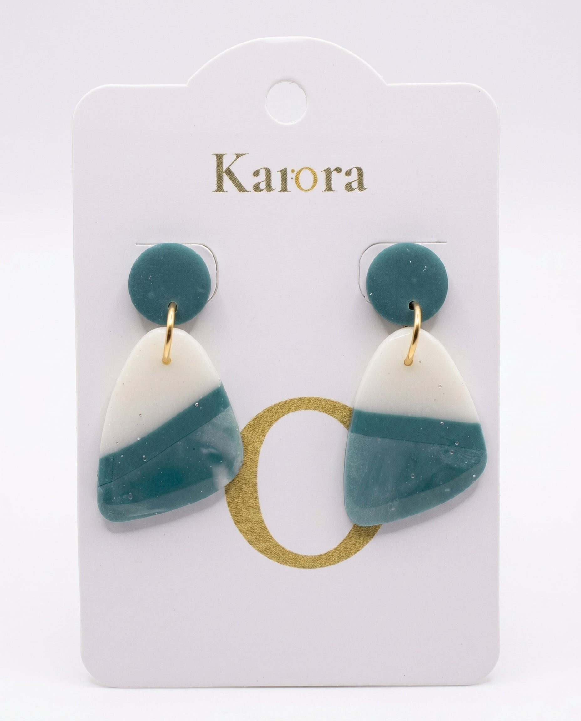 Pendientes Kaiora Dune blancos y verde azulado con detalles dorados de acero inoxidable