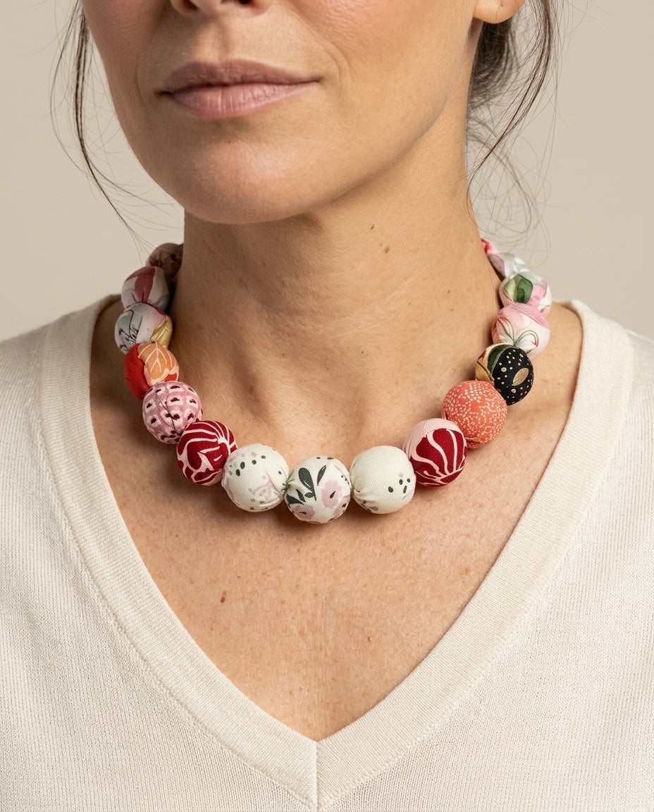 Collar Kaiora de cuentas de tejido estampado multicolor